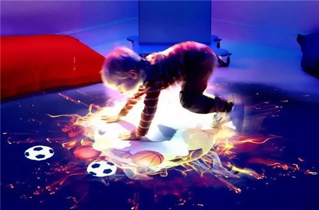 地面互动投影让你有种身临其境的感觉